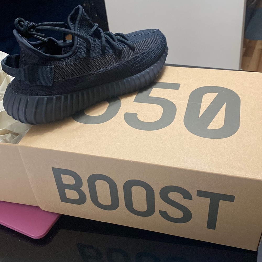 Yeezy (black) size 6